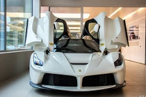 Siêu xe LaFerrari dính án triệu hồi bởi hai lỗi “lãng xẹt“