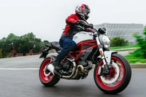 Môtô Ducati Monster 797 bản Thái giá 261 triệu đồng