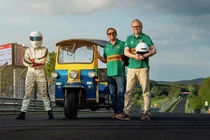 “Siêu xe 3 bánh” Tuk Tuk chạy 31 phút tại Địa Ngục Xanh