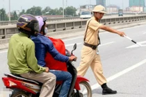 Phạt người đi xe máy không sang tên đổi chủ từ 1/2017