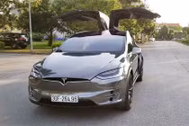 Chồng siêu mẫu Ngọc Thạch "lột xác" Tesla Model X tiền tỷ