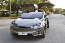 Chồng siêu mẫu Ngọc Thạch "lột xác" Tesla Model X tiền tỷ