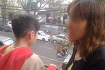 Bé trai 10 tuổi bị bố đẻ, mẹ kế bạo hành đã được đến trường