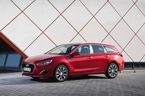 “Soi” xe Hyundai i30 mới, uống chỉ 3,8 lít xăng/100km 
