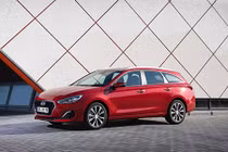 “Soi” xe Hyundai i30 mới, uống chỉ 3,8 lít xăng/100km 