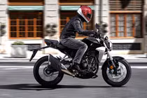 Honda CB300R từ 140 triệu tại Việt Nam "đấu" Yamaha MT-03