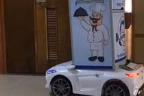 BMW Z4 đồ chơi hoá xe tiếp tế cho bệnh nhân Huế mùa Covid-19