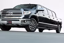 Cận cảnh "siêu" limousine bán tải, 8 cửa Toyota Tundra
