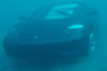 Xem siêu xe Ferrari 360 tiền tỷ "lặn" sâu dưới đáy biển