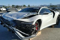 Siêu xe Acura NSX "nát đầu" vẫn bán được 1,65 tỷ 