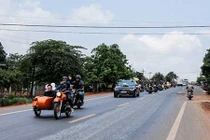 Dàn “xế nổ” diễu hành mừng biker Tây Nguyên lên “xe bông“