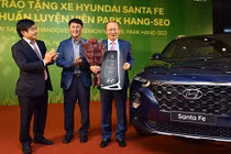 “Soi” Hyundai SantaFe hơn 1 tỷ đồng của HLV Park Hang Seo 