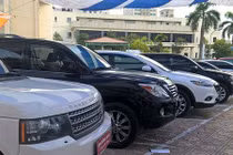 “Soi” xe sang Mercedes và BMW giá chỉ 300 triệu tại VN