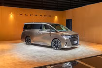"Chuyên cơ mặt đất" Toyota Alphard 2024 ra mắt, từ 779 triệu đồng