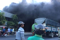 Cháy lớn tại cửa hàng xe máy ở Tiền Giang