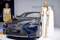 “Soi” xế sang hybrid tiền tỷ Lexus LS500h tại Việt Nam