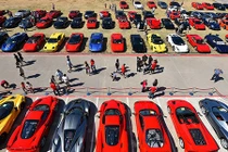 "Lác mắt" trước hàng trăm siêu xe Ferrari xịn nhất Thế giới 