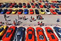 "Lác mắt" trước hàng trăm siêu xe Ferrari xịn nhất Thế giới 