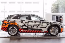 Cận cảnh SUV chạy điện Audi e-tron đầu tiên về Việt Nam