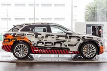 Cận cảnh SUV chạy điện Audi e-tron đầu tiên về Việt Nam