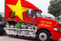 "Soi" dàn xe ôtô độ cổ vũ U23 Việt Nam vô địch