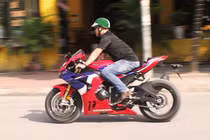 Cận cảnh Honda CBR1000RR-R SP hơn 1 tỷ đồng tại Hà Nội 