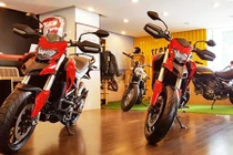Ducati Hyperstrada 939 đầu tiên về Việt Nam giá 500 triệu