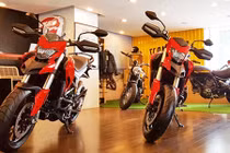Ducati Hyperstrada 939 đầu tiên về Việt Nam giá 500 triệu