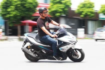 Cầm lái Yamaha NVX 155 mới giá 52,7 triệu tại VIệt Nam