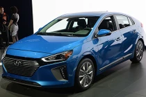 "Xế xanh" Hyundai Ioniq Hybrid 2017 giá 523 triệu tại Mỹ