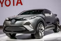 SUV cỡ nhỏ Toyota C-HR 2016 giá từ 500 triệu 