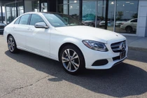 Xe sang Mercedes-Benz C-Class có nguy cơ "rụng" ắc-quy