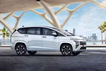 Hyundai Stargazer X mới từ 324 triệu đồng, "đấu" Mitsubishi Xpander Cross