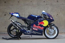 "Xế nổ" 2 kỳ Suzuki RGV250 biến hình siêu môtô GP