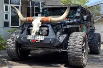 Jeep Wrangler độ khủng chở võng xếp phòng dịch COVID-19 