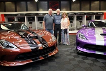 Cặp đôi sở hữu nhiều siêu xe Dodge Viper nhất trên thế giới