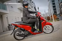 Honda Vision giá rẻ, bán "siêu đắt" tới 92 triệu tại quốc gia này