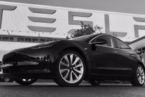 Ôtô hot nhất - Tesla Model 3 giá 780 triệu xuất xưởng