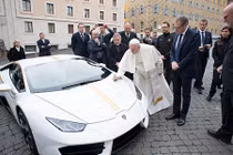 Lamborghini Huracan đặc biệt cho Đức Giáo Hoàng Francis