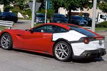 Ferrari F12 Berlinetta bất ngờ lộ diện phiên bản mới