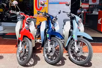 "Ngã ngửa" với giá xe Honda Super Cub tới 200 triệu tại Việt Nam