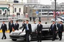 Mercedes-Maybach S600 Pullman chống đạn đón chủ tịch Kim tại Nga 