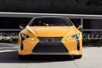 "Soi" Lexus LC 500 giới hạn 100 chiếc giá bán 2,46 tỷ đồng
