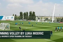 Video: Xem siêu phẩm volley của Modric trên sân tập Real 