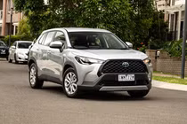 Toyota Corolla Cross bị triệu hồi 96.000 xe do lỗi túi khí