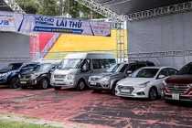 Hàng trăm xe cũ, mới bày bán tại chợ ôtô miền Nam 