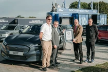 Ford Mustang Mach-E lập kỷ lục Guinness, chạy 1.300 km/2 lần xạc 