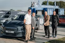 Ford Mustang Mach-E lập kỷ lục Guinness, chạy 1.300 km/2 lần xạc 