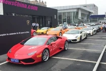 Ngắm “đàn siêu bò” Lamborghini trăm tỷ rồng rắn trên phố