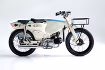 Honda Super Cub C70 độ của dân chơi lướt sóng